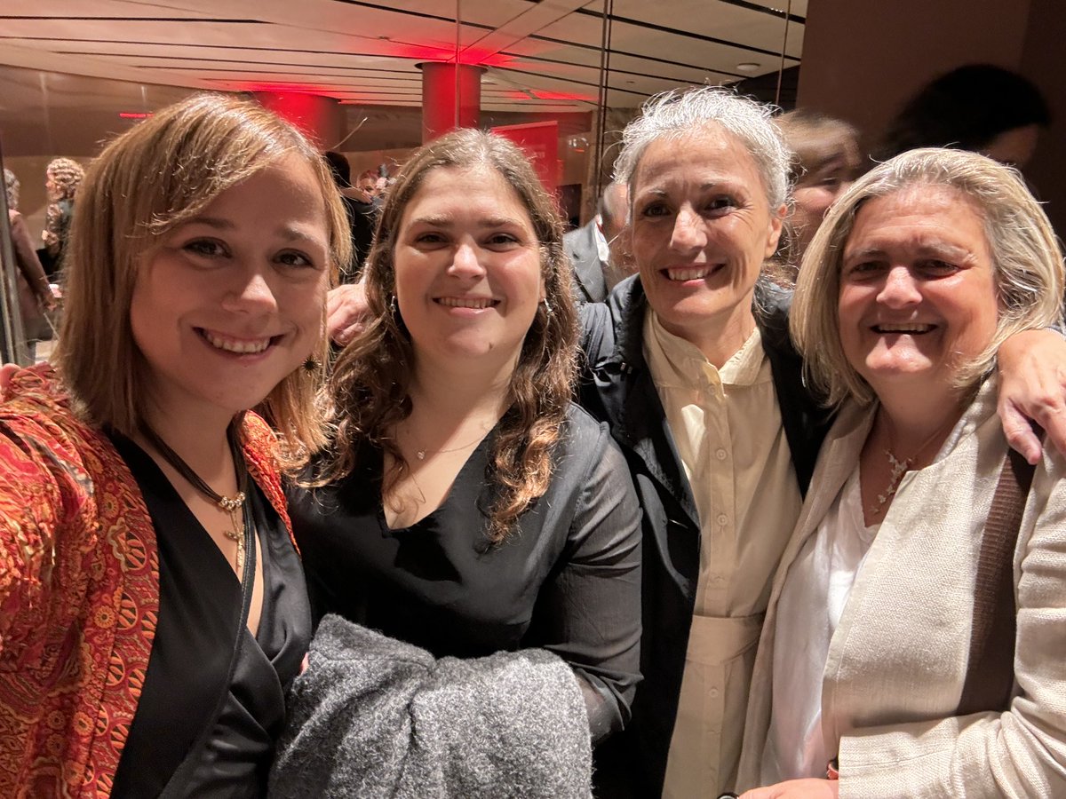 anellides's tweet photo. Avui hem rebut el Reconeixement a l’Emprenedoria Blava a la Gal•la de Premis dels Joves Empresaris de Catalunya gràcies a @AIJEC i a @bcnautica per promoure’l! Un honor rebre aquest guardó de la mà de referents del sector, seguim plegaded treballant pel blau! Gràcies💙🤩 https://t.co/2eMAWfL10X