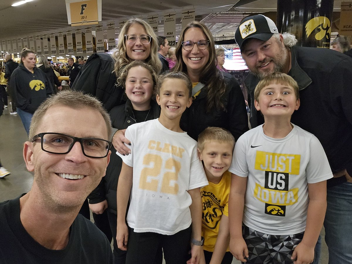 nickel7duece's tweet photo. Go Hawks! #fightforiowa https://t.co/dgribEfX0p