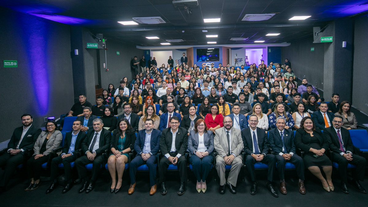 EvelynGracias's tweet photo. Este día en la @SSF_ElSalvador hablamos sobre finanzas digitales, tecnologías, criptoactivos y finanzas sostenibles. Estas temáticas son parte de la Semana del Inversor, una iniciativa de la Organización Internacional de Comisiones de Valores @IOSCOWIW. https://t.co/NW9DnUlMRf