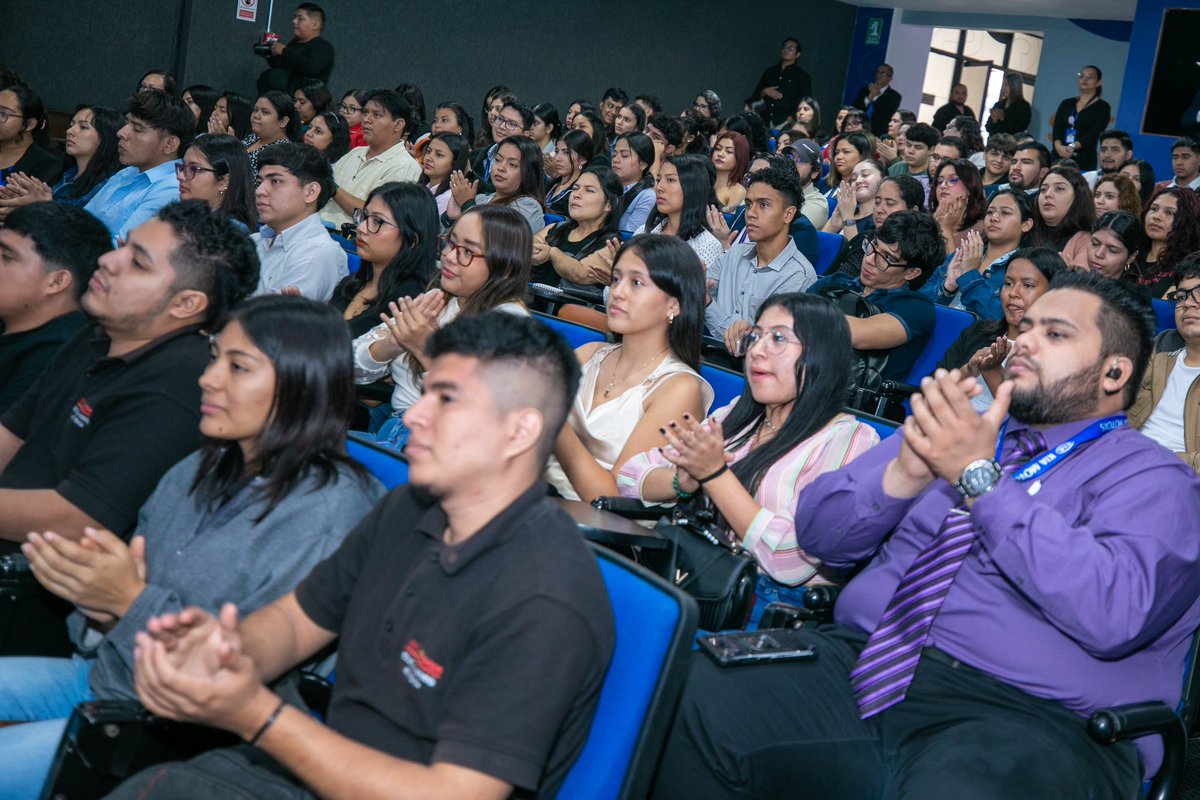 EvelynGracias's tweet photo. Este día en la @SSF_ElSalvador hablamos sobre finanzas digitales, tecnologías, criptoactivos y finanzas sostenibles. Estas temáticas son parte de la Semana del Inversor, una iniciativa de la Organización Internacional de Comisiones de Valores @IOSCOWIW. https://t.co/NW9DnUlMRf