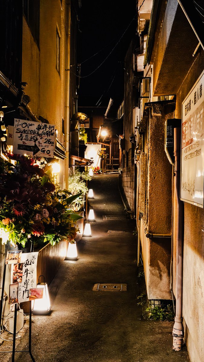 Zuzulf's tweet photo. Kyoto alleyways tho 👀💦 https://t.co/cu6lnfj5rC