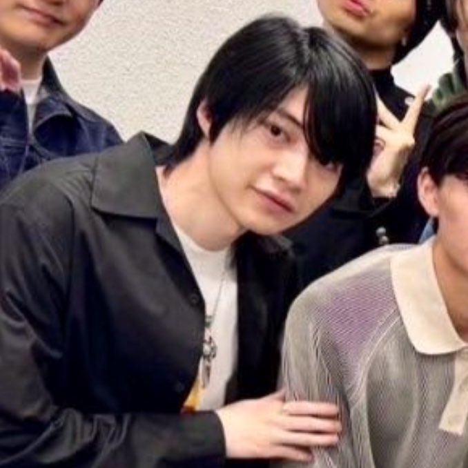 chamurai_10_2's tweet photo. いっつもチャラチャラ平成男みたいな顔してるくせに黒髪にした途端、男子大学生みたいな顔するのずるすぎるからねーー💢 https://t.co/XednvsjxCn