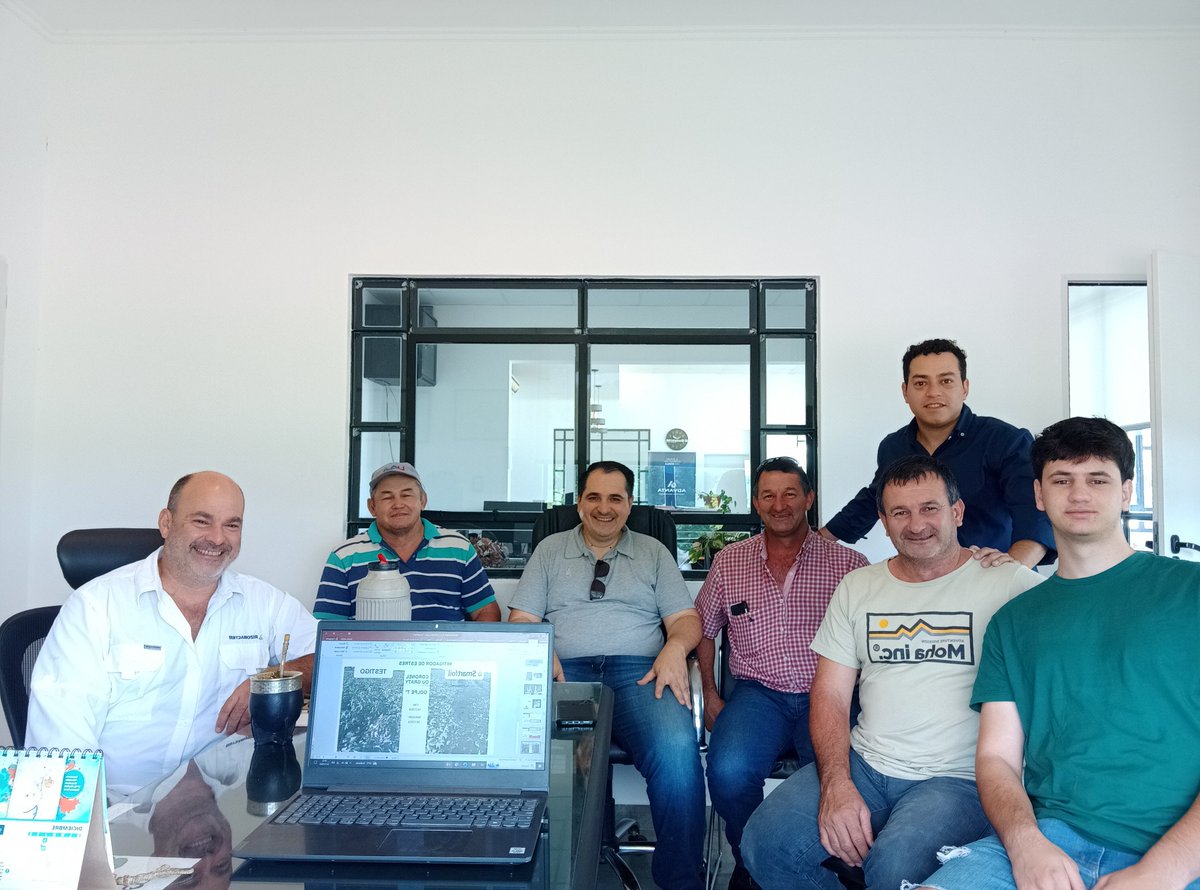 romano_nel's tweet photo. Charla de Gabinete sobre los diferentes usos de #SMARTFOIL, junto a nuestro distribuidor Cesar Bendersky.
@ALZ_Agro
@Santi_Caterina https://t.co/jJReJBoCOP