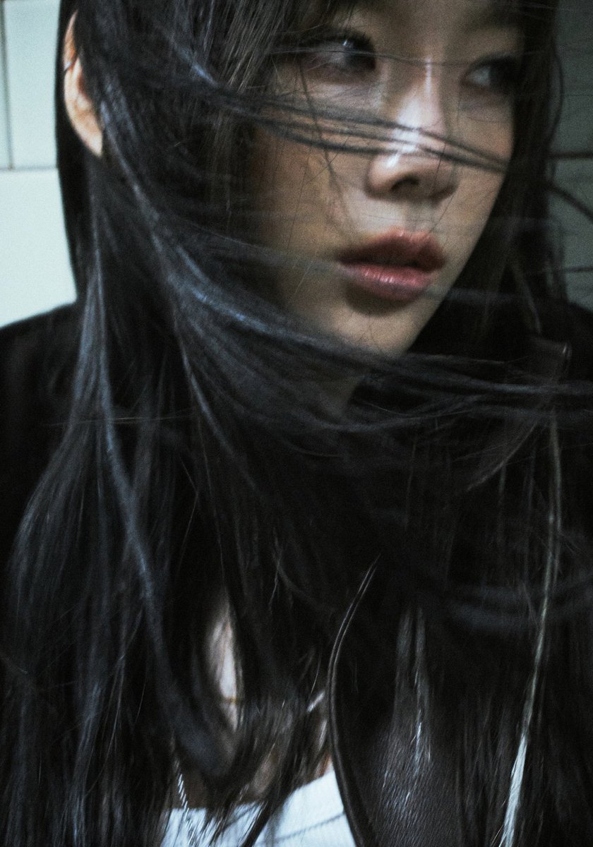 TAEYEONsmtown's tweet image. 새 미니앨범 수록곡 #Blur 있는 그대로의 #태연 담았다
런던의 쓸쓸한 무드+감각적 비주얼 담은 하이라이트 클립 공개 화제

m.entertain.naver.com/article/052/00…

#태연 #TAEYEON 
#LetterToMyself #TAEYEONLetterToMyself
#소녀시대 #GirlsGeneration