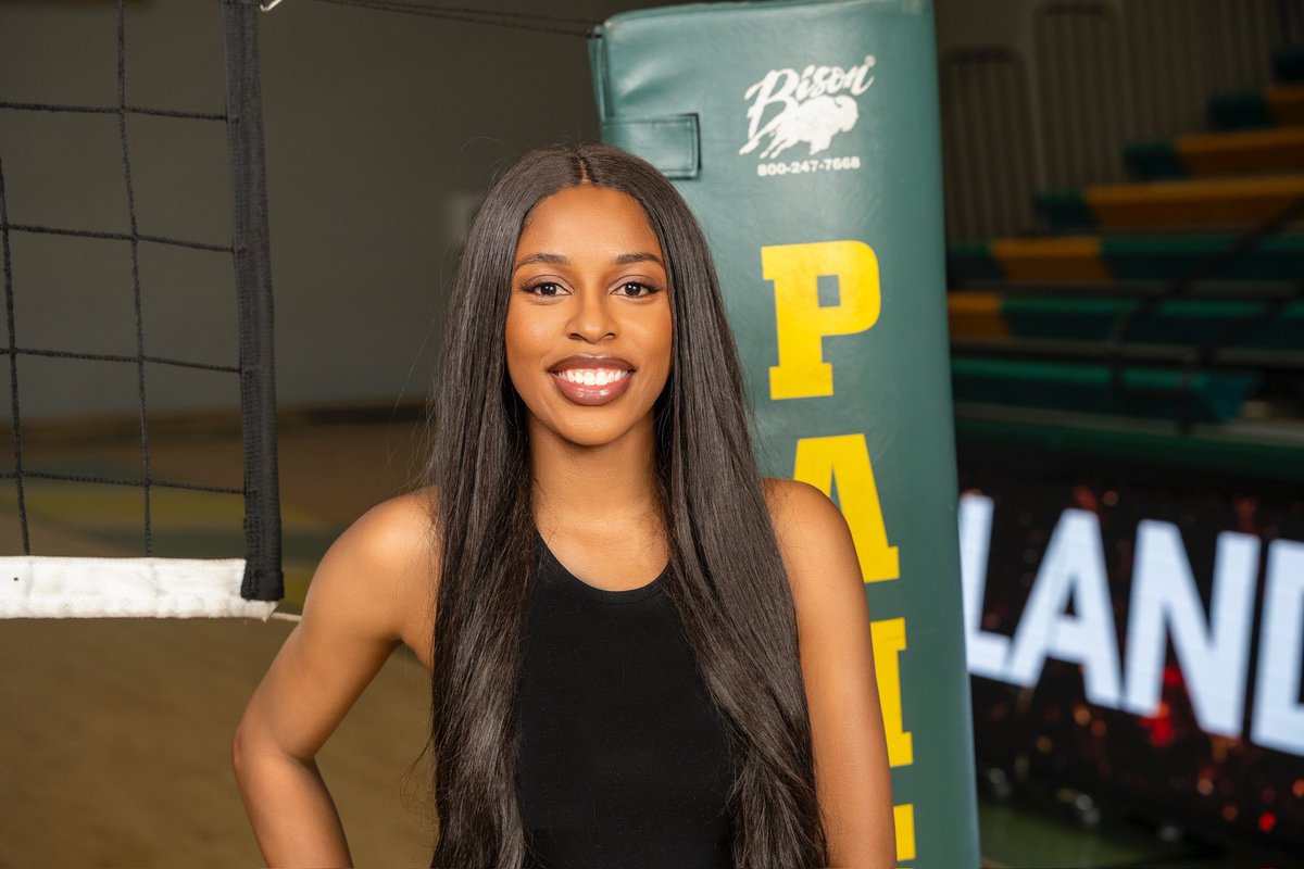 MariahYarbrough's tweet photo. Life Update! Your girl has made Philander Smith University history again!

My team and I now hold the best regular-season record with a 20-6 record and .769%! God is revealing himself more and more in my journey back at the P!! #HBCUGrad #AlmaMater🏐💚🏐💛🏐 https://t.co/yJutgWZJ7H