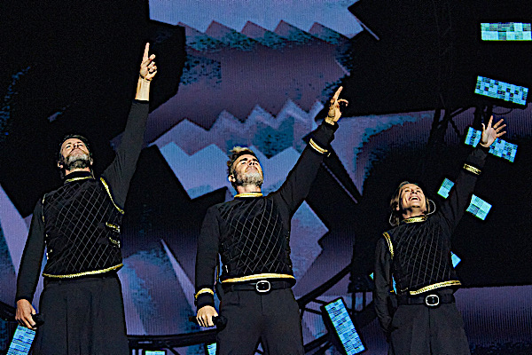 scenestr's tweet image. Photo dump from @takethat and Sophie Ellis-Bextor's Melbourne concert last night. @SophieEB @frontiertouring - scenestr.com.au/photos/victori…