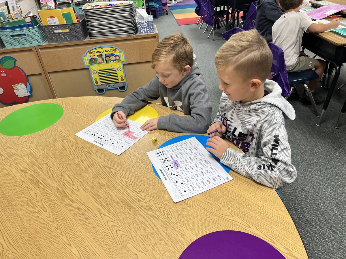 mrsreedyses's tweet photo. Had a fun morning learning a new game called “Roll and Read” that helps us practice our UFLI Phonics skills. 💜💛 #connectses #bulletpride https://t.co/IUVszY8Jh7