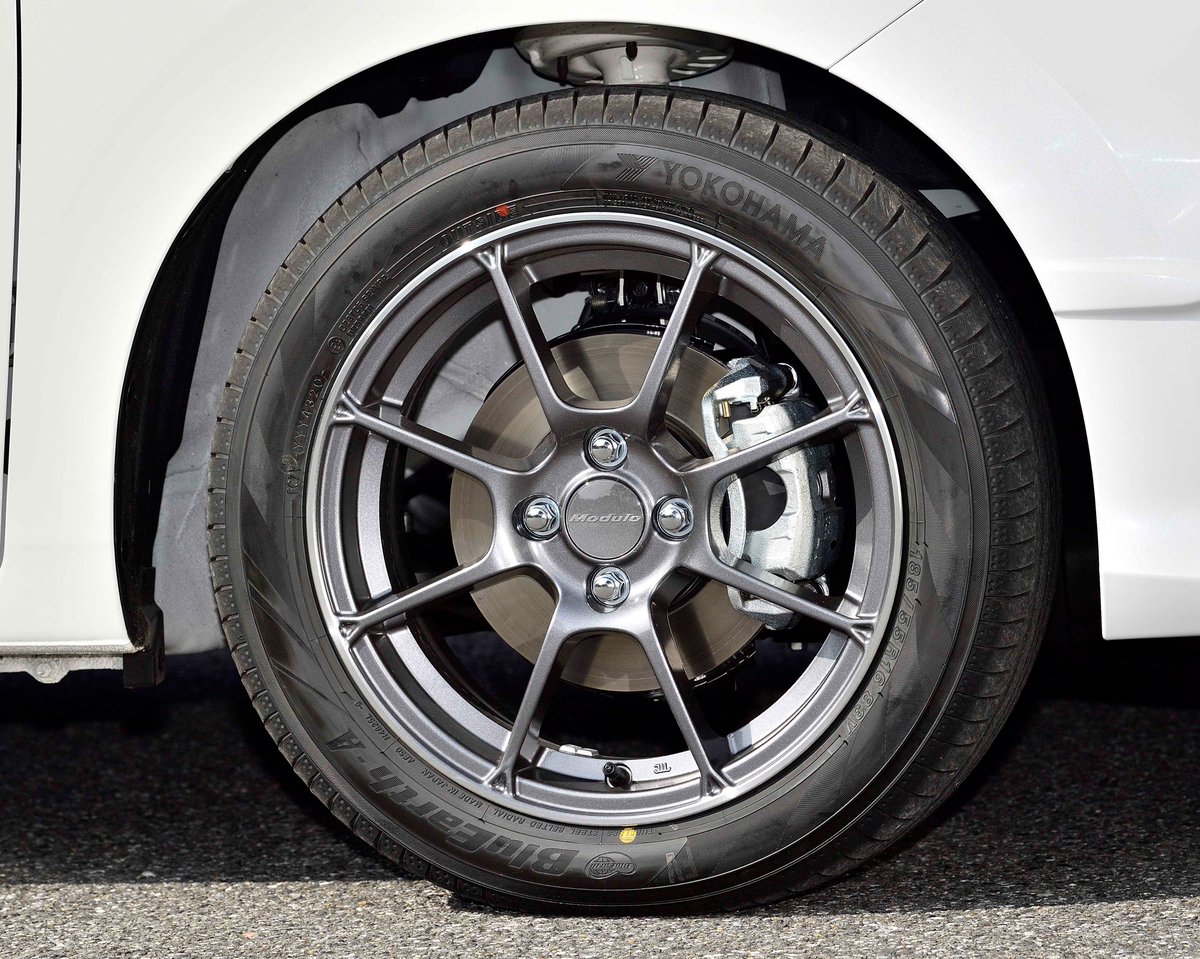 Honda_Access's tweet image. ／
カタログで振り返ろう 番外編
#Modulo30th🎊
＼

2021年、#FIT e:HEV Modulo X用ホイールは、#Modulo で始まり、 #ModuloX で進化させた技術が結集されているタム✨

リム部とスポーク部の剛性バランスを最適化し、しならせることでタイヤの性能を使い切ることを目指しているタムよʕ •`(ᴥ)•´ʔ