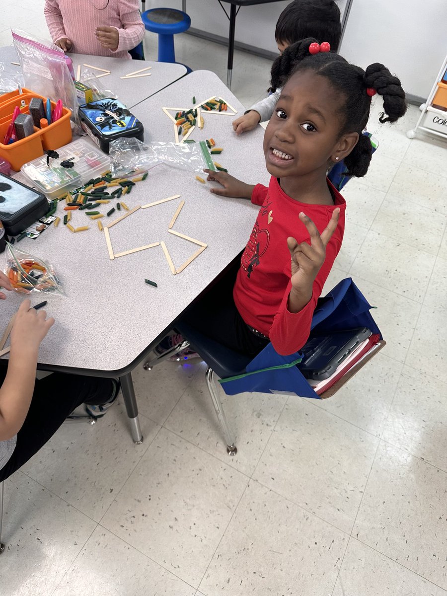 missmcgovernkdg's tweet photo. We had so much fun using popsicle sticks and colored noodles to create 2D shapes with 3, 4, 5, 6, 7, and 8 sides!! #beevergreen #d124 https://t.co/vh3l3ttvjS