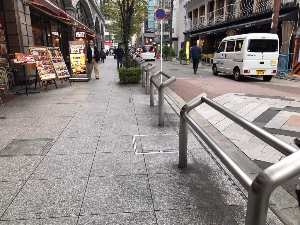 Sáng nay, các bé trong thị trấn mình cùng đọc bài báo này và trả lời cho tui câu hỏi: "chi tiết mình nhớ nhất trong bài báo là gì?". 

tuoitre.vn/hanh-trinh-ong…

*Hình tui chụp ở con phố trước nhà ga Tokyo, một buổi sáng mùa thu thiệt đẹp. Con phố của họ thường