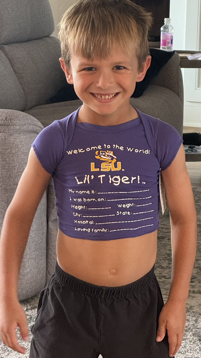 nolasapper's tweet photo. @WeeksWhit 
My 6 year old said daddy look, I’m Whit Weeks. 🤣🤣🤣
GEAUX TIGERS!!!🐅 
#lsufootball
#dudu16 https://t.co/5RQPp4lPZh