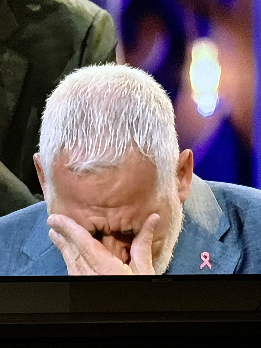 bachmakers's tweet image. SOBBING. These are the kind of men we deserve in our lives. 

#TheGoldenBachelorette #GoldenBachelorette