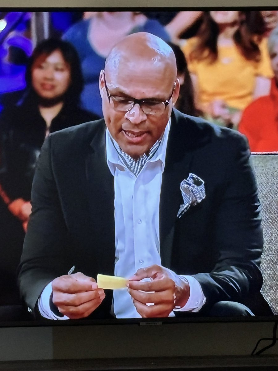 bachmakers's tweet image. SOBBING. These are the kind of men we deserve in our lives. 

#TheGoldenBachelorette #GoldenBachelorette