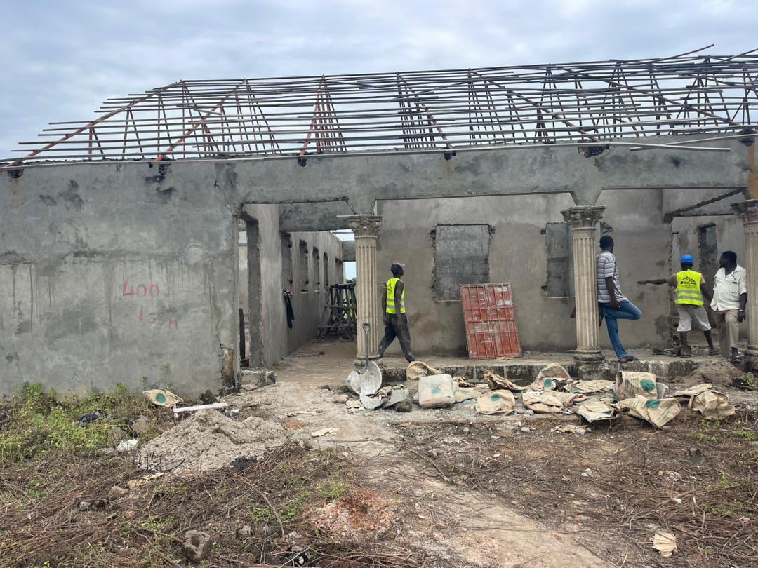 SENDGOGambia's tweet photo. Our crew working tirelessly to finish the clinic project our late founder Madam Tuku Jallow started and could not complete upon her untimely passing. We will make you proud!

#TukuJallowFoundation #Gambia https://t.co/vwpHA3Q5Ou
