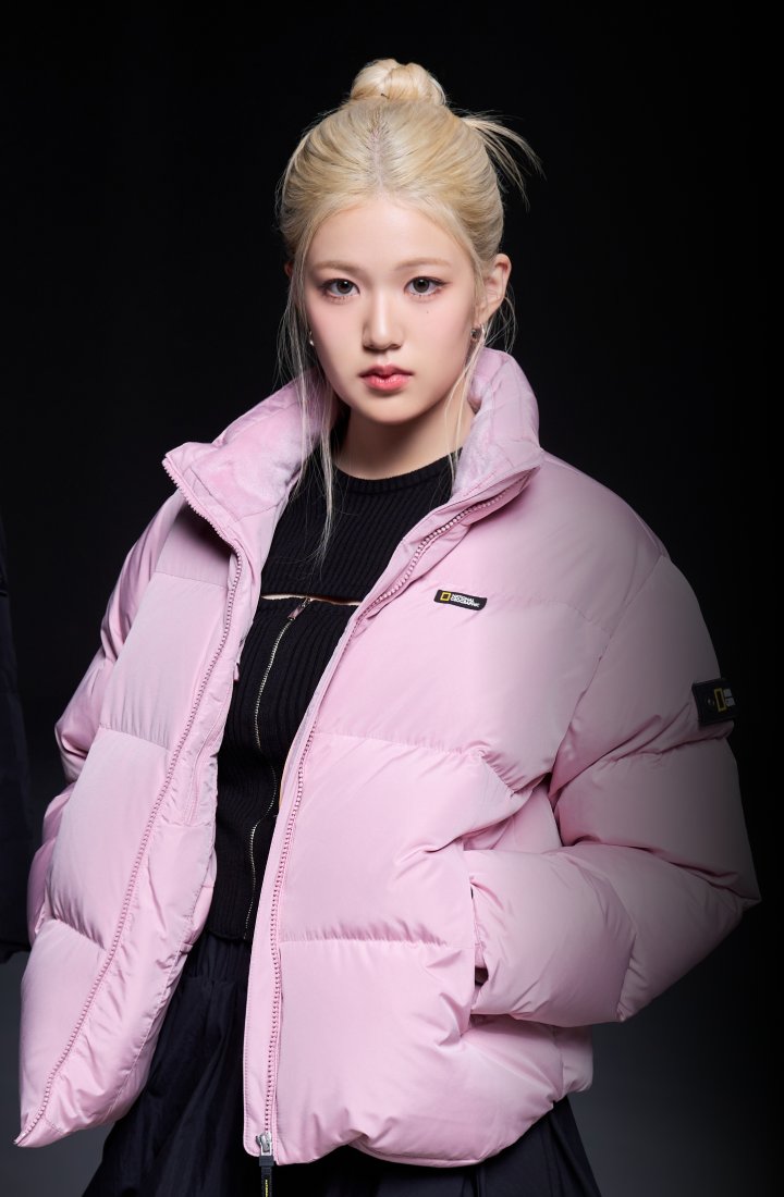 iznaglobals's tweet photo. [241107] 

Jiyoon for National Geographic Apparel 

#izna #이즈나 @izna_offcl @izna_offcl_jp https://t.co/tJOALymc8i