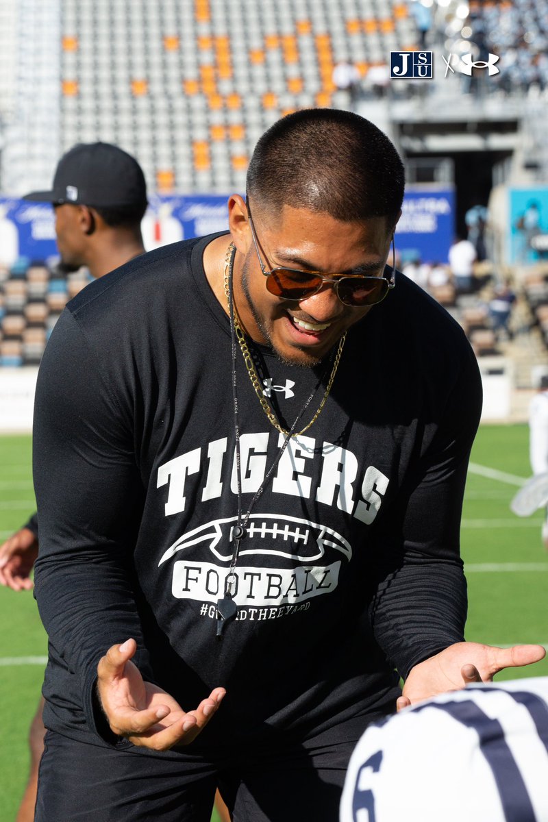 Coach_Magana's tweet image. For Thee Eyez Only 🐯 #OntoTheNextOne