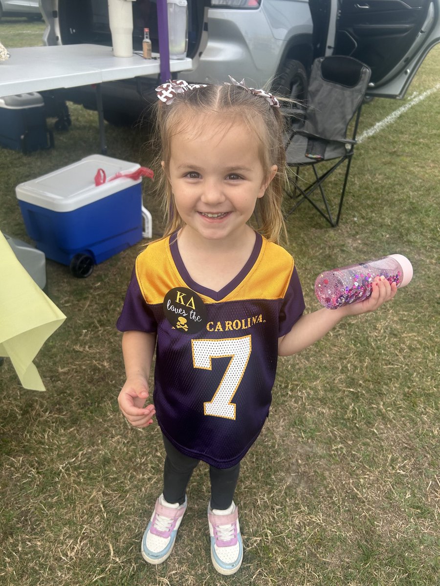 laurennnelizz's tweet photo. 💜💛 https://t.co/3uxRFejF2d