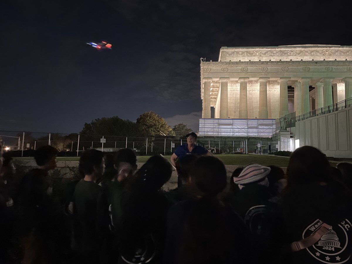 A visit to the Lincoln Memorial: Ms. Kidder teaches us to spot the error. #NoviDC