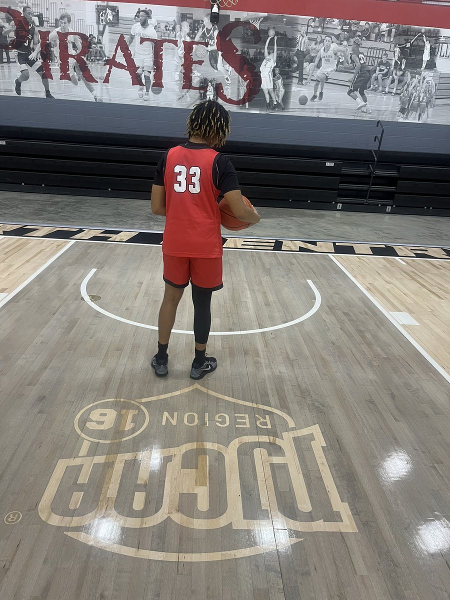 Cru3rdTaniya's tweet photo. Thank you @CoachCroyNCMC and @CoachLesli_NCMC for an amazing visit!! Blessed to be offered!! I enjoyed watching you guys play! https://t.co/NSUWrVXski