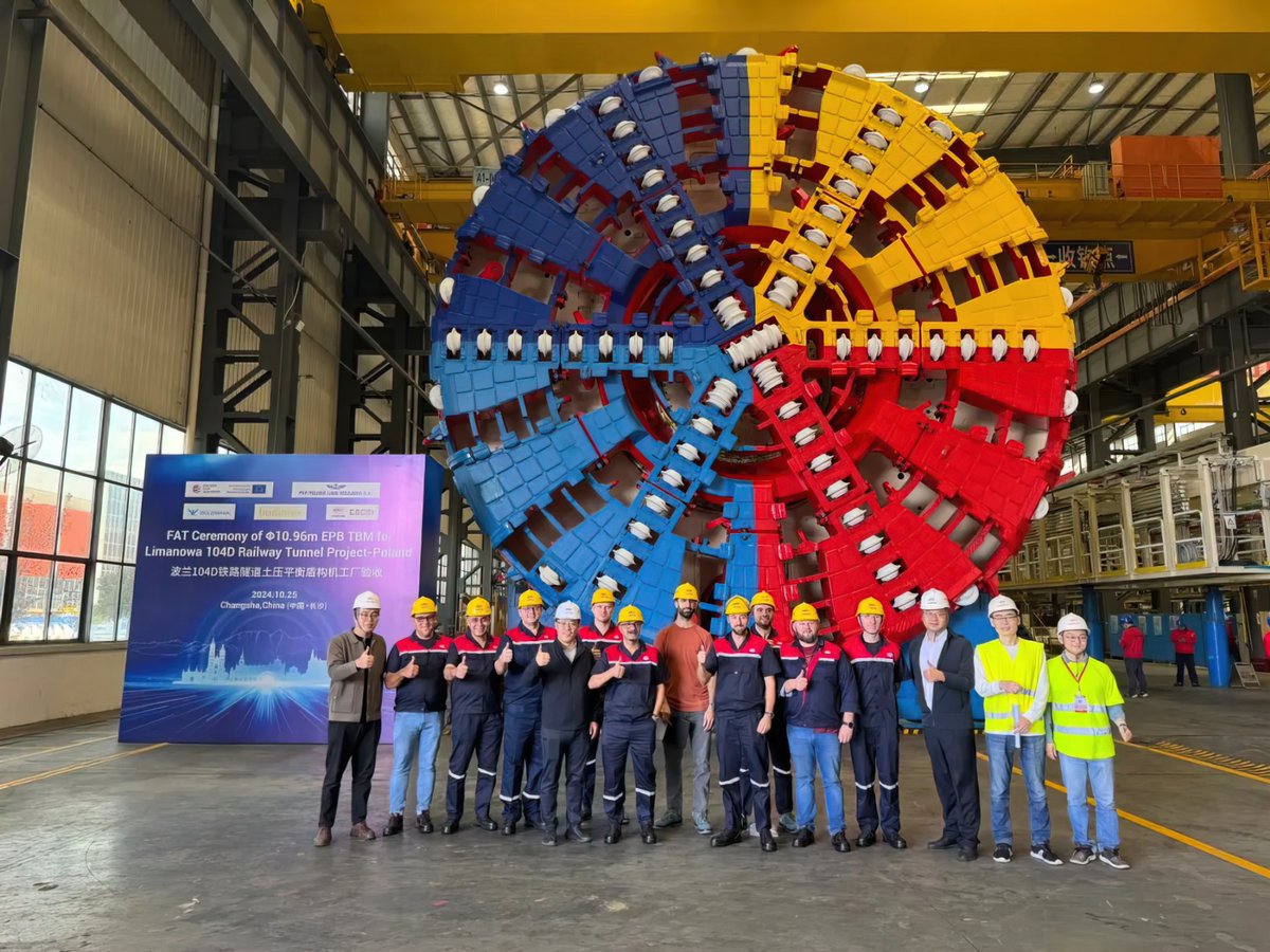 CRCCNews's tweet photo. #CRCCTech Recently, an Earth Pressure Balance Shield Machine developed by #CRCC passed inspection and will soon be deployed to #Europe for underground construction projects. This machine was designed for complex geological conditions and features advanced technologies.🏗️🚧 https://t.co/5iV31FeWAl