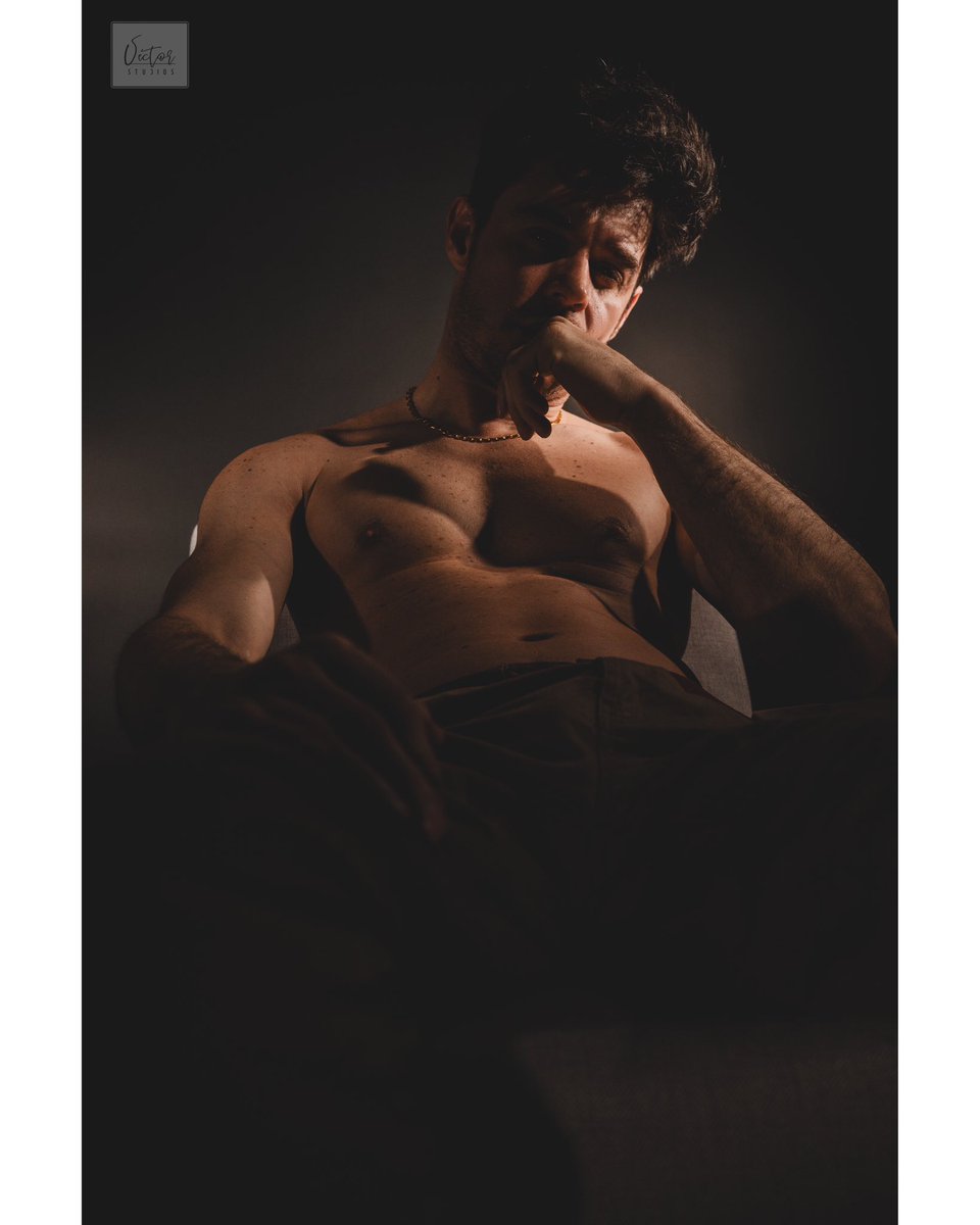 _VectorStudios's tweet photo. Chris joined us in the Studio!
How do you think he did?
#vectorstudios #sydneyphotography #boudoirstudio #malenude #leatherboy #gaymodels #maleboudoirmodel #maleboudoir #westernsydneyphotographer #westernsydneyphotography https://t.co/lgUMVizSaZ