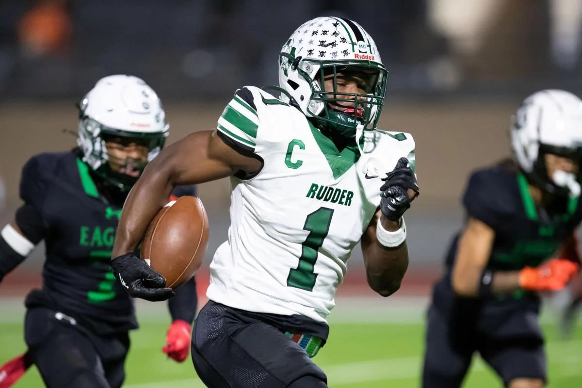 Last week vs Killeen Ellison 
💥 5 rec -  126 yards - 2 TDs
💥 1 pass - 69 yards - 1 TD
💥 2 - PBUs

hudl.com/v/2Qcvze