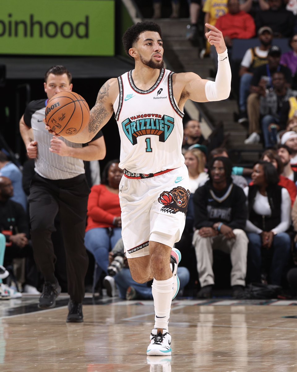 Throwing it back to the VANCOUVER GRIZZLIES! 🔥 The @memgrizz are