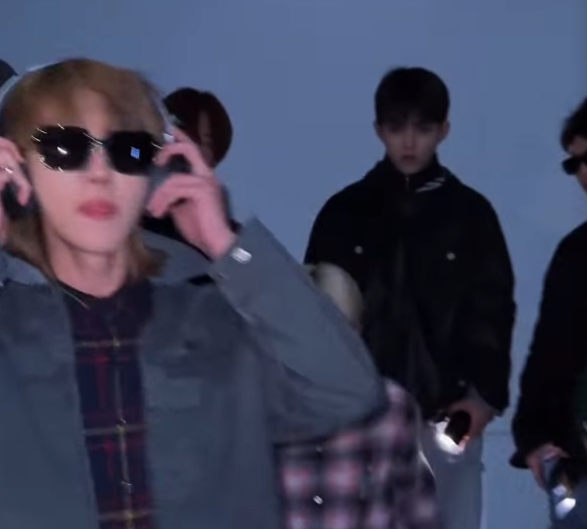 mama a cheol behind u