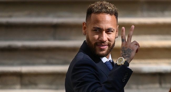 VAR1041fm's tweet photo. Neymar will be out for 4-6 weeks due to a hamstring tear, confirmed by Al Hilal. The 32-year-old Brazilian was injured after  3-0 win over Esteghlal in the AFC Champions League Elite. For more details, visit:  https://t.co/uo9xLSpYjN…h-hamstring-tear/ https://t.co/Fo7Sr3qp9v