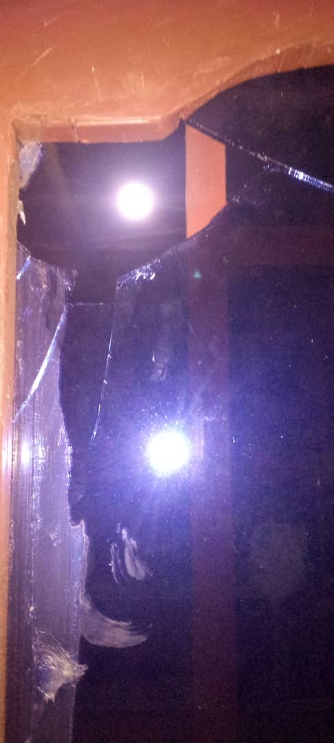 bwizanews's tweet image. RWAMAGANA: UBUJURA BWAFASHE INTERA
***********
@RwamaganaDistr mu murenge wa #Muhazi #Kabare bamwe mu bahatuye bakomeje kunenga imikorere y'irondo aho babona ko ntacyo ribamariye,mu ijoro ryakeye abajura batoboye boutique bariba,...[1]
@RwandaLocalGov @Rwandapolice @PudenceR