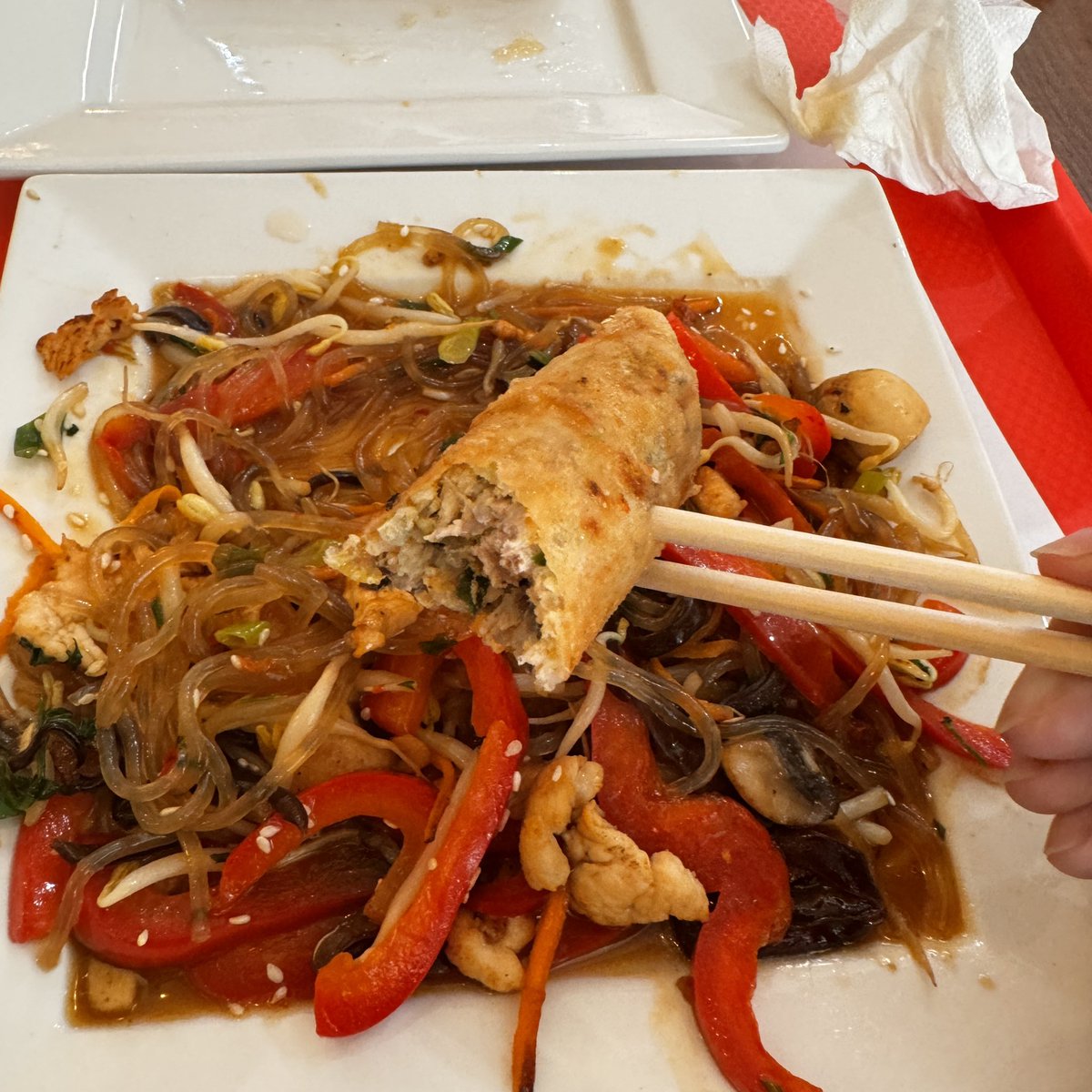 吃吃合集
金主大人有时候没空陪我
我就自己去餐厅吃饭
没有card只能cash很麻烦 还全靠自己腿走
毛子的东西真的吃不习惯
最好吃的是越南炒粉
还有毛子特产星星咖啡
p4早餐连着吃半个月快吐了
下次去莫斯科我要带很多中国零食！！！ https://t.co/2ZNXI6BJOW