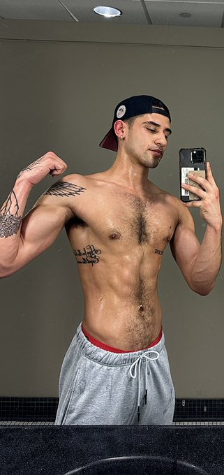 Watch Pisces's leaked NSFW photo on TwXstars