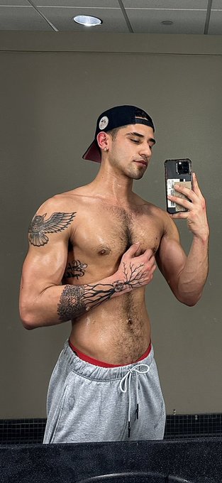 Watch Pisces's leaked NSFW photo on TwXstars