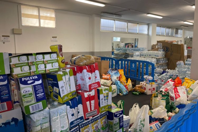 La recogida de ayuda destinada a los damnificados por la DANA se mantendrá hasta la tarde del viernes. A partir de ahí se quedará a la espera de conocer las nuevas necesidades de las zonas afectadas.