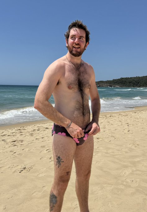 1 pic. Nudey beaches are fun until the water shrinks your wiener 🍆 https://t.co/d6M6wqr9jj