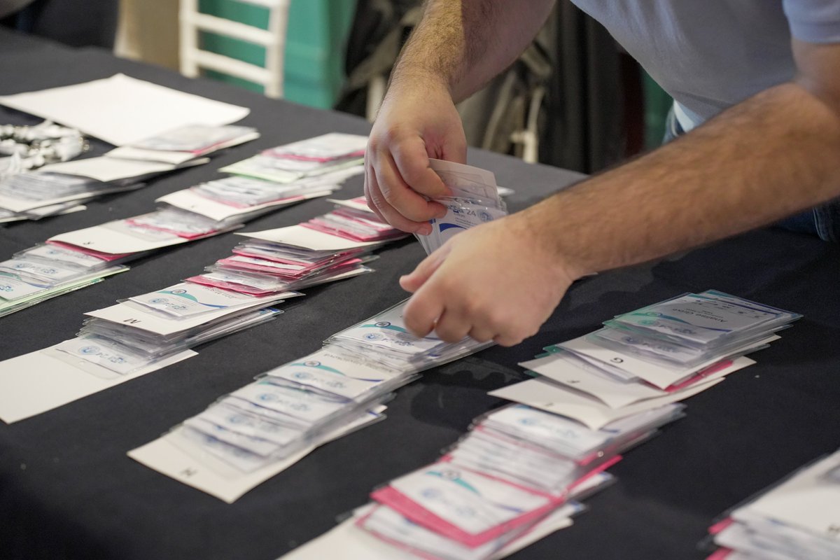 easy_conf's tweet image. We are here to help! Have questions? Our dedicated team will assist you every step of the way. Stop by and say hello at Akamas Foayer:

🔹Thu: 08.00-13.00 &amp;amp; 13.30-17.15
🔹Fri: 08.00-13.00 &amp;amp; 13.30-17.00
🔹Sat: 08.00-13.00 
   #AEAEurope24 #OpenHours @AEAe_2000