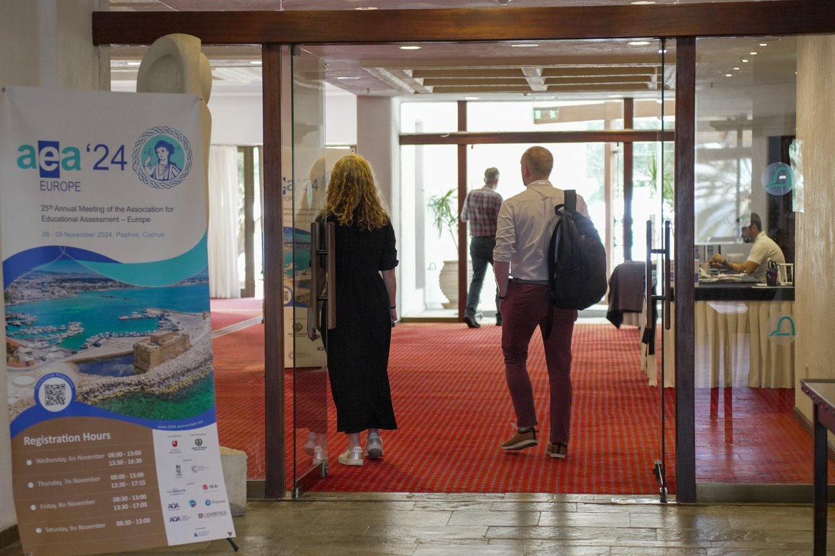 easy_conf's tweet image. We are here to help! Have questions? Our dedicated team will assist you every step of the way. Stop by and say hello at Akamas Foayer:

🔹Thu: 08.00-13.00 &amp;amp; 13.30-17.15
🔹Fri: 08.00-13.00 &amp;amp; 13.30-17.00
🔹Sat: 08.00-13.00 
   #AEAEurope24 #OpenHours @AEAe_2000