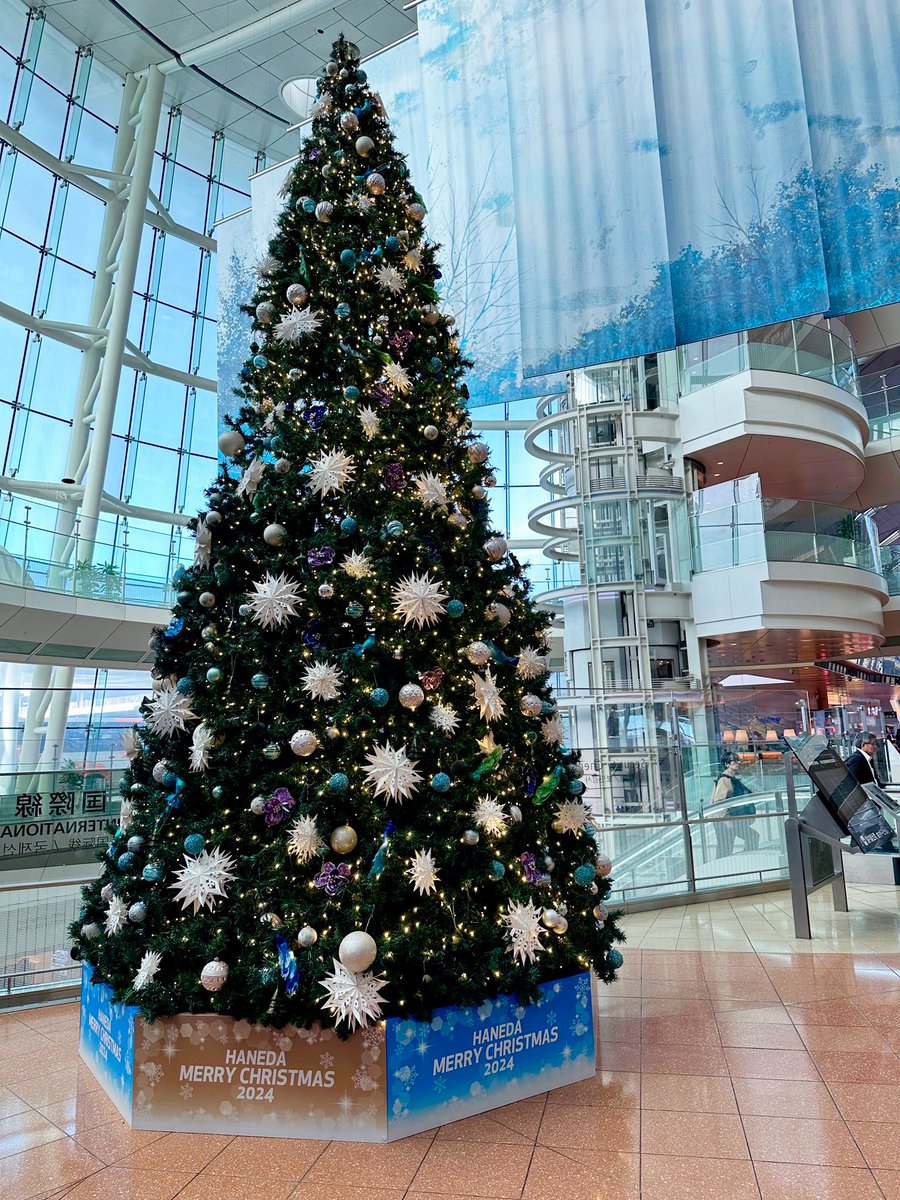 This Morning I went to Haneda Airport and “picked up” <a href="/YunusNonsense/">Dr. Yunu</a> &amp; <a href="/YaYa_Chan/">Yaya-Chan & Fuku</a> ✧*｡

We had late breakfast at a café until they had to head to their taxi.

I love the atmosphere at airports. Before meeting up I spent some time at the observation deck and gazed at the starting