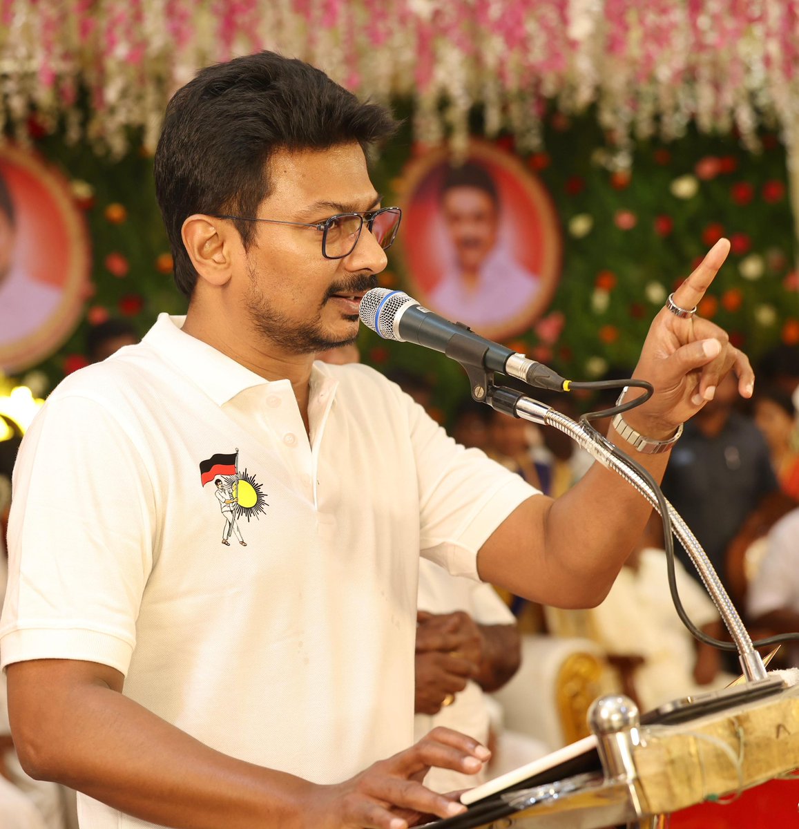 Udhaystalin's tweet photo. ‘கல்லணை காத்தான் - கழகத்தை காத்தான்’ என கலைஞர் அவர்களால் போற்றப்பட்ட கழக வீரர் அண்ணன் கல்லணை காத்தானின் இல்ல திருமண விழாவில் பங்கேற்று, தஞ்சை மத்திய மாவட்டம், பூதலூர் வடக்கு ஒன்றியக் கழகச் செயலாளர் அண்ணன் கல்லணை செல்லக்கண்ணு அவர்களின் மகள் மருத்துவர் காவ்யா - தம்பி திலீபன் இணையரின் திருமணத்தை தஞ்சையில் இன்று நடத்தி வைத்தோம்.

மணமக்கள் இருவரும் தமிழ்நாடும் - சமூகநீதியும் போல பல்லாண்டு வாழ்கவென வாழ்த்தி மகிழ்ந்தோம்!

@SSP_MANICKAM @sivasankar1ss @Anbil_Mahesh @TRBRajaa @Govichezhian #DuraiChandrasekaran @SKDMKTJ @Murasoli_tnj @sunramanathan_