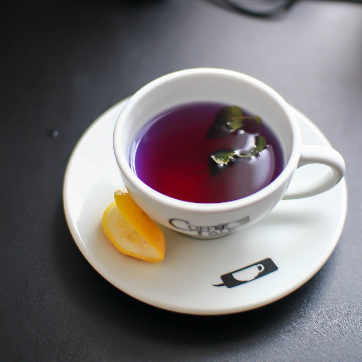 shogo19152393's tweet photo. #ギャラクシーミントティー
by #coffeetalk
ブルーピー→ミント→レモン
本当にギャラクシーだ。
#コーヒートーク
#coffee_talk
#coffeetalkgame
#コーヒートーク2
#coffeetalk2
#bluepea
#butterflypea
#coffeetalkepsode2
#見て見てらでんちゃん
#バタフライピーティー
#紅茶 https://t.co/aiMOpqytK7
