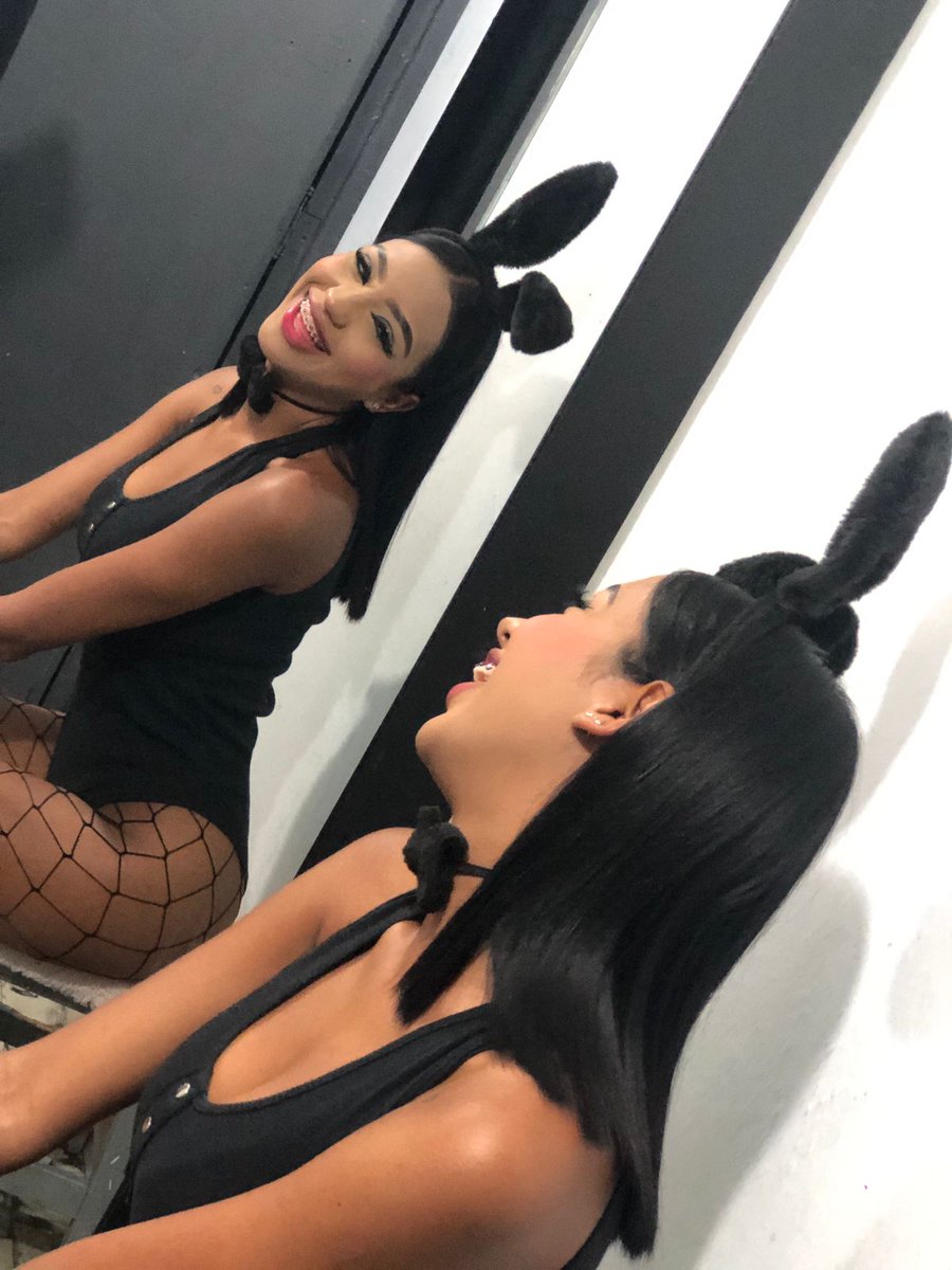 AnaPinoo's tweet photo. @feelindiary here's my tongue 😝 https://t.co/CVxbJ4Oddu