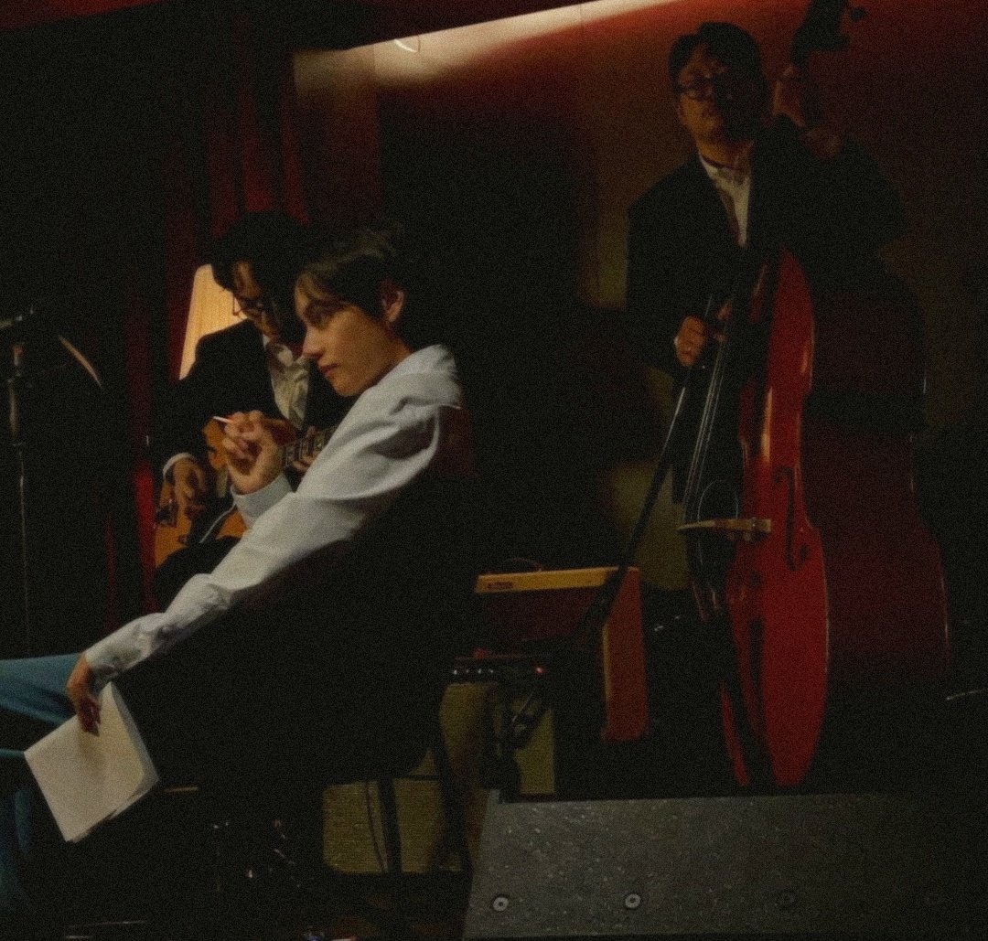 velinekafka's tweet photo. the sound of surprise ~ https://t.co/thJkj4pT8B