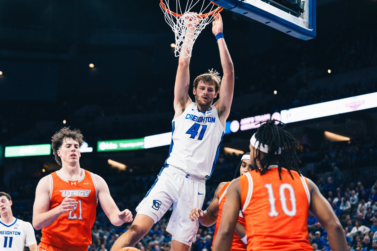 He can do it all 🤷‍♂️🤷‍♀️

#GoJays x <a href="/ittraudt/">Isaac Traudt</a>