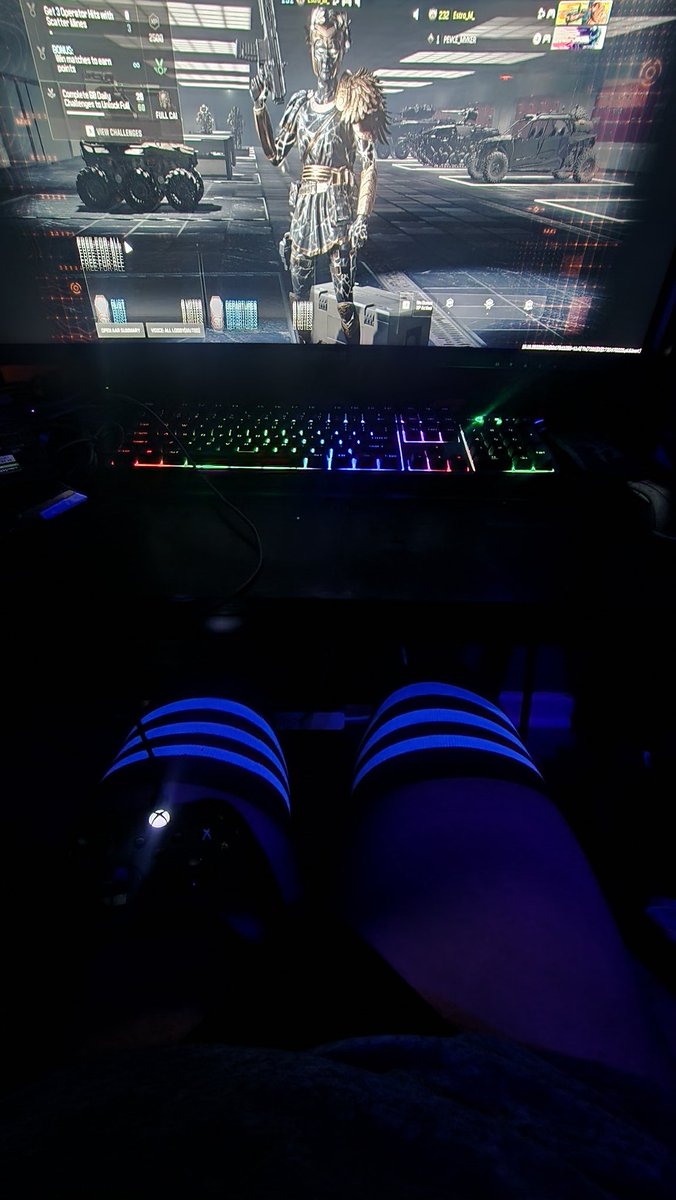Estro_Magenta's tweet photo. Gamer socks feel comfy~
•
#femboy #gamerfemboy #thighs https://t.co/HAtjBbJFP8