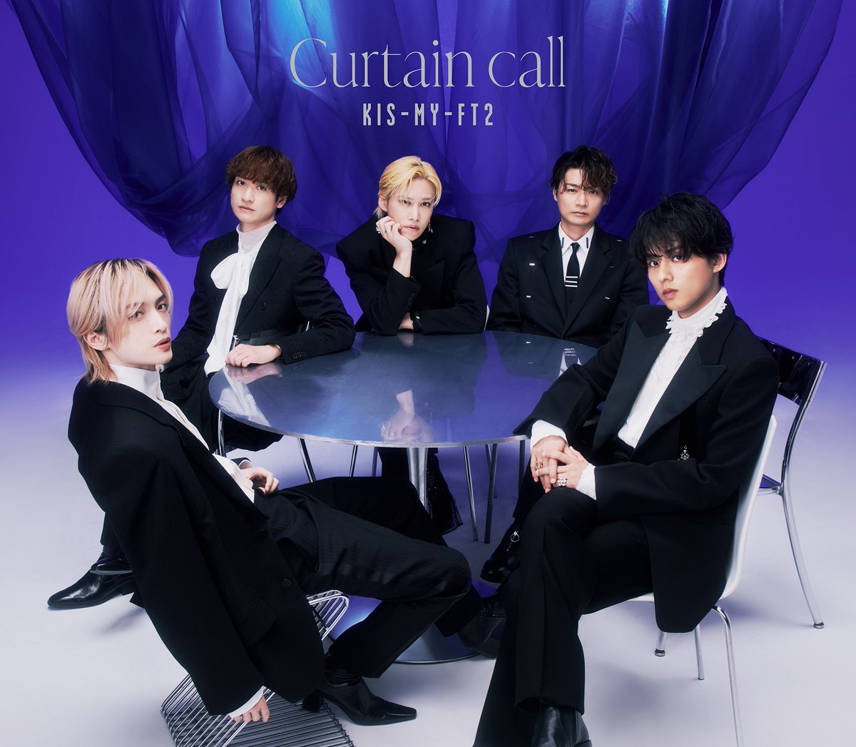 KMF2_0810MENT's tweet photo. Kis-My-Ft2 32nd Single
       「𝐂𝐮𝐫𝐭𝐚𝐢𝐧 𝐜𝐚𝐥𝐥」
┈┈┈┈┈┈┈┈┈┈┈┈
       - Cover Photo -

🔗https://t.co/pGgaWuoXCy

#KisMyFt2_Curtaincall https://t.co/88o5X2aT2Q