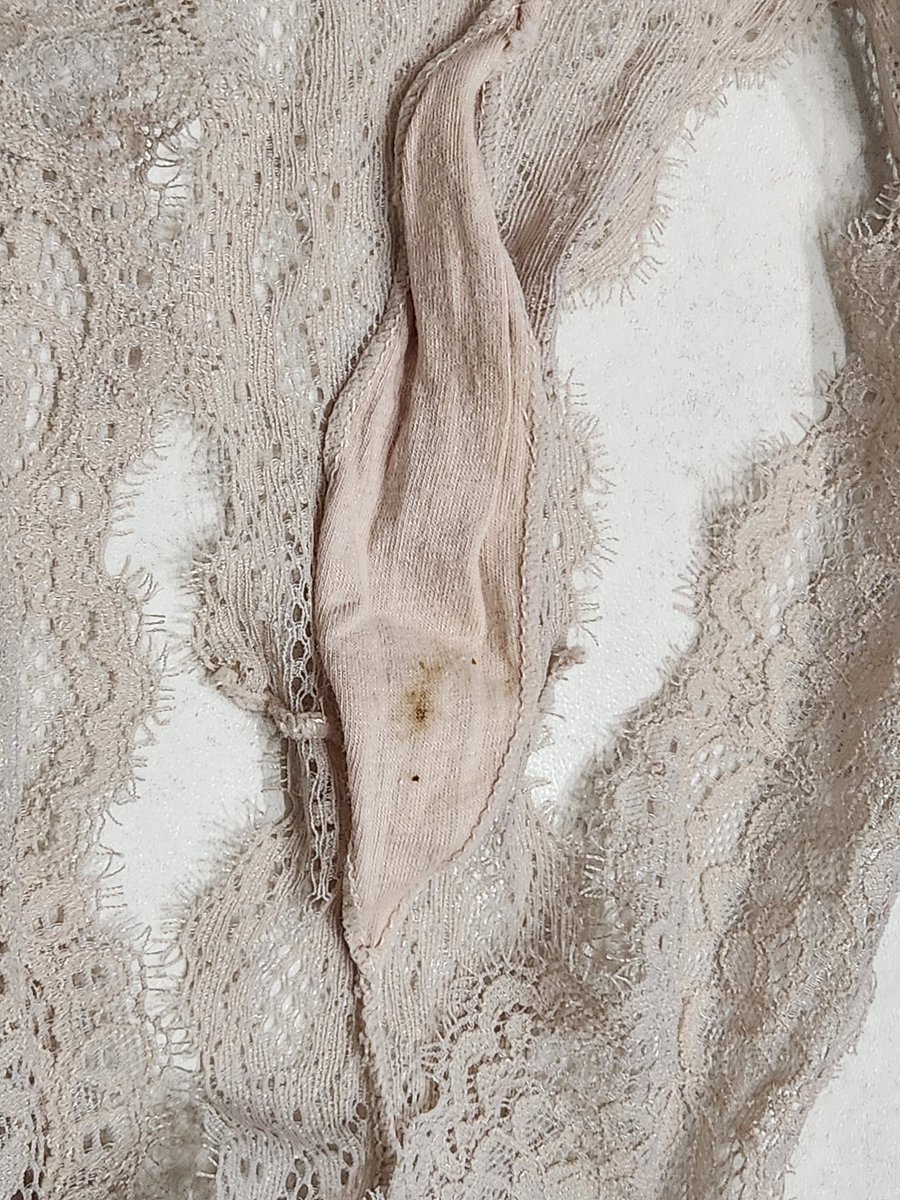 여신님 보지와 히루종일 붙어있던 티팬티♡