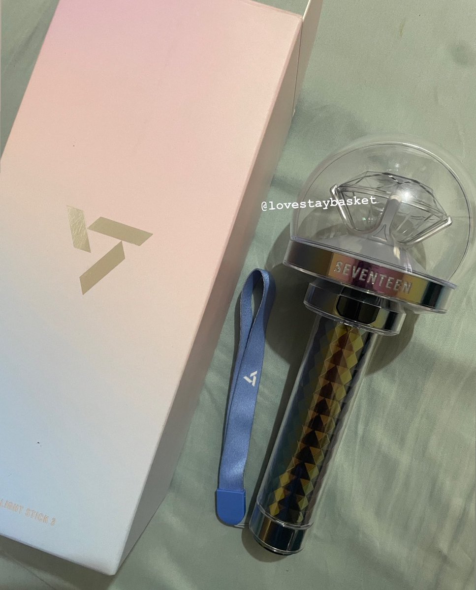 lovestaybasket's tweet photo. wts lfb ph

OFFICIAL caratbong version 3

╰ ₱2900 (PAYO)
╰ clean/in good condition
╰ on hand, ready to ship

— dm / reply to claim! 

t. Seventeen light stick v3 svt https://t.co/52QG3raXAe