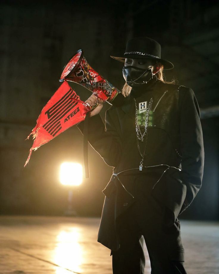 SpaceportSam's tweet image. Went to sleep last night in the A Dimension and woke up in Z - in Strictland... 
빛이 되어주오, oh, Halazia
Halateez... I think we're going to need you for real.