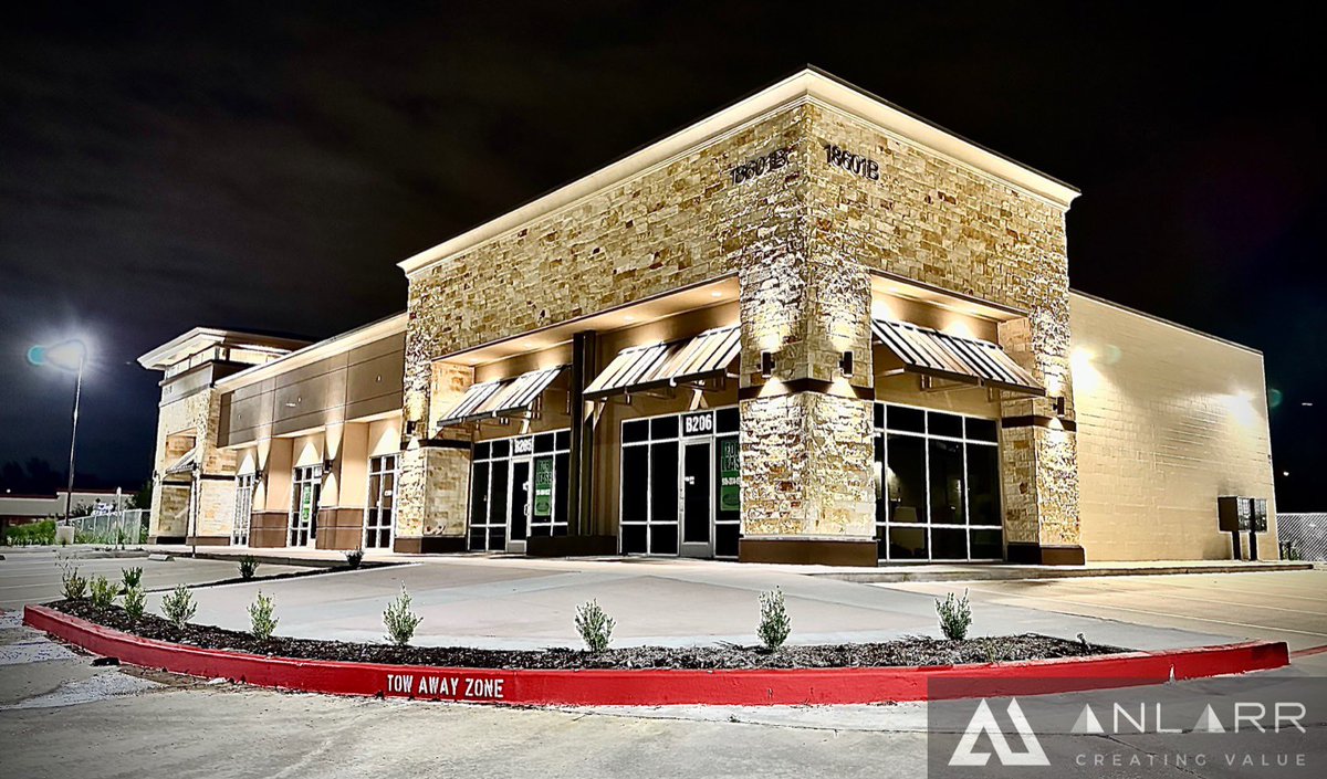 anlarrteam's tweet photo. Pleased to announce the completion of New Ground up Construction of Retail center at Sugarland, Tx 
# 2buildings#22,000sqft https://t.co/oYlfarheM5