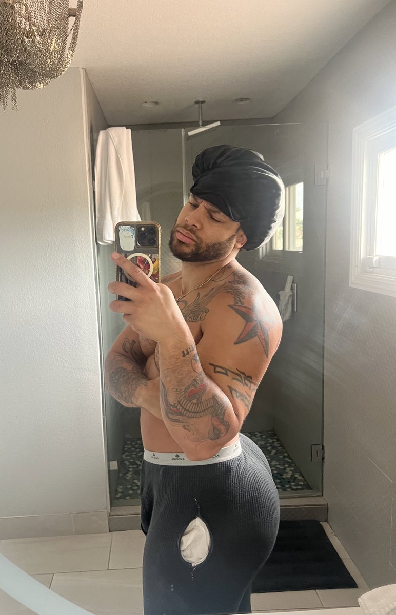 flashmanwade's tweet photo. Cuddle me to sleep? 😴 
I made it $3 don’t miss out link in replies https://t.co/GftDITZ6tn